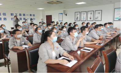 化學(xué)工程學(xué)院成功舉辦“企業(yè)新型學(xué)徒制”培訓(xùn)開(kāi)班儀式，深化產(chǎn)教融合新篇章